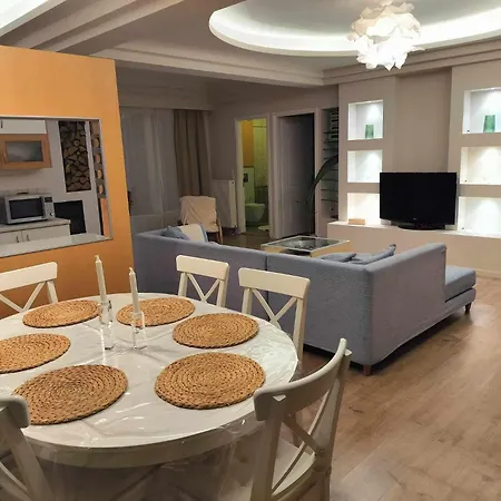 Achilles Apartment *