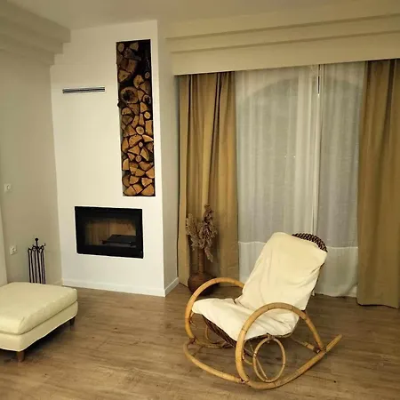 Achilles Apartment